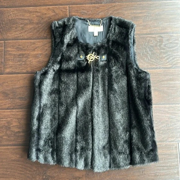 Women’s Michael Kors black faux fur vest with gold link details size large - Picture 2 of 8